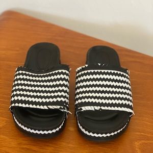 Sigerson Morrison slides 9.5